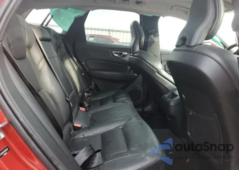 2019 Volvo Xc60 T5 Momentum z USA, uszkodzony, nr VIN LYV102DK7KB223427